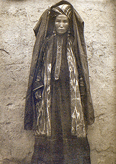 Wealthy Karakalpak married woman wearing a silk mantle, jipek jegde, and other traditional clothing. Melkov 1928-29, RAS 4076-157