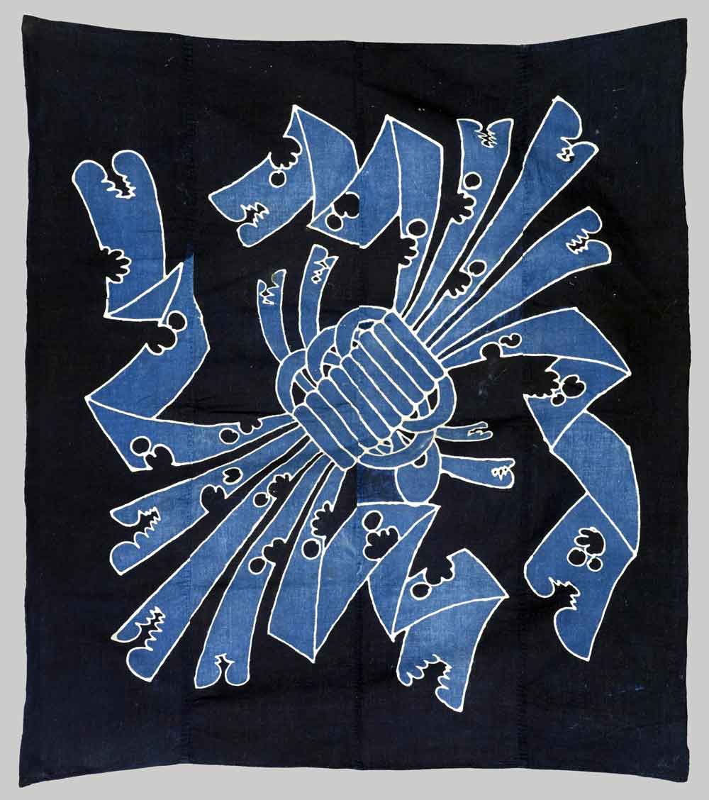 Wedding bedspread (futon), Noshi motif (ceremonial knot made of dried abalone strips), Japan, Meiji Era (1868 - 1912), cotton fabric, tsutsugaki, 150 x 131 cm, Musee Guimet, 