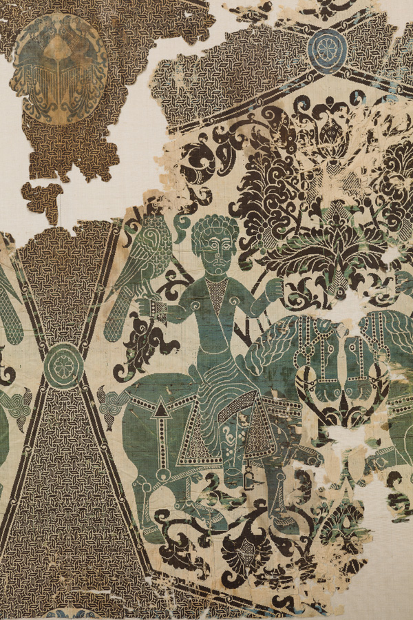 Silk with falconers, Iran, 11th century Silk (double-weave lance silk) ©Abegg-Stiftung, CH-3132 Riggisberg (photo: Christoph von Viràg)