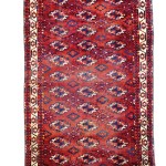 Lot 163: Tekke main carpet, Turkmenistan pre 1800, 8ft. 4in. x 4ft. 8in. Estimate: € 15,000 – 20,000
