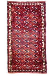 Lot 163: Tekke main carpet, Turkmenistan pre 1800, 8ft. 4in. x 4ft. 8in. Estimate: € 15,000 – 20,000