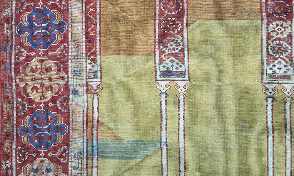 One of the most distinctive features of this highquality Anatolian rug is only really visible from the back—the use of so-called diagonal ‘lazy lines’ that indicate that for whatever reason—perhaps due to the width of the rug, or as a device to strengthen the foundation to avoid uneven tension—the weaver has turned back on herself so that the wefts return without extending the full width of the rug. Lazy lines often demarcate areas where the weft yarns in the foundation of the rug change colour, as here